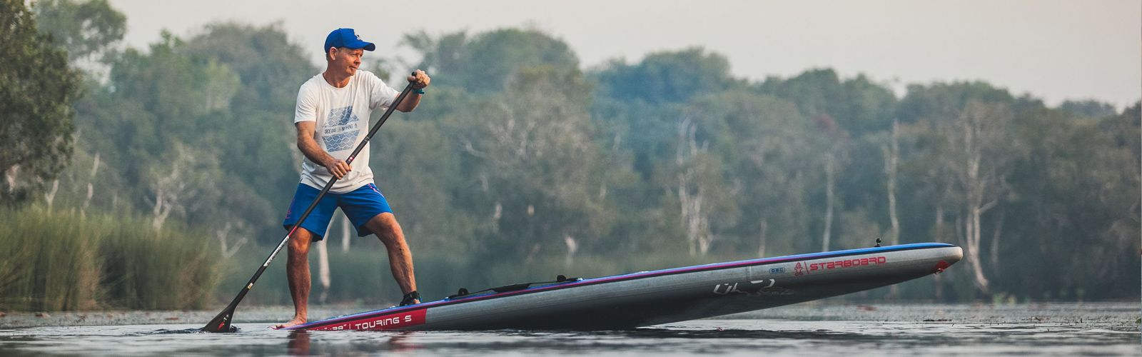 Stand Up Paddeln in schöner Landschaft mit dem Touring SUP