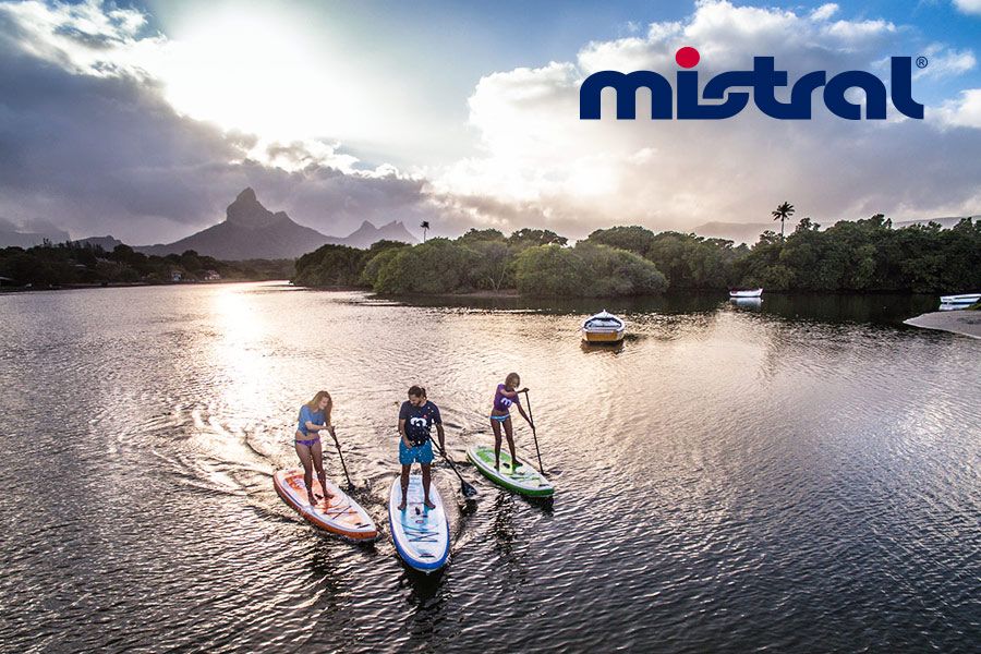 auf dem Meer paddeln mit den Mistral SUP Boards