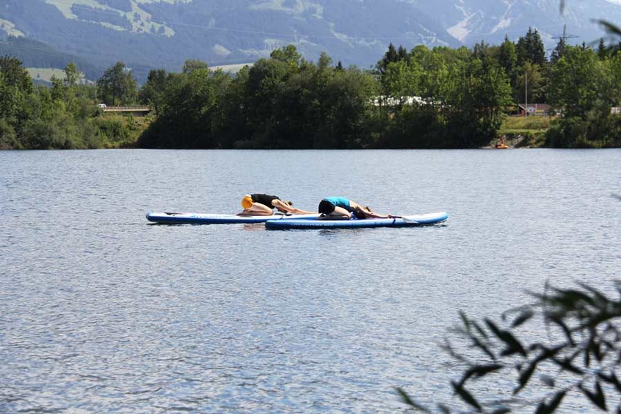 Yoga Kurs auf dem See mit dem SUP